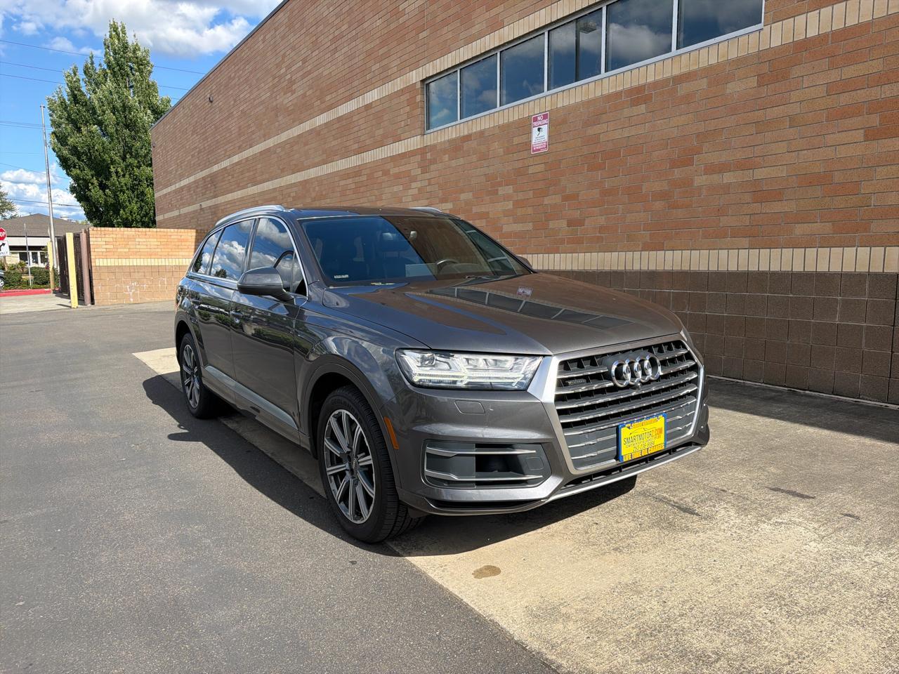 A vehicle on the Smart Motorz lot in Kent, WA